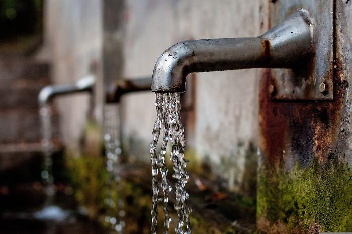 Acqua, servizio idrico, acqua pubblica, rubinetto, siccit&agrave;