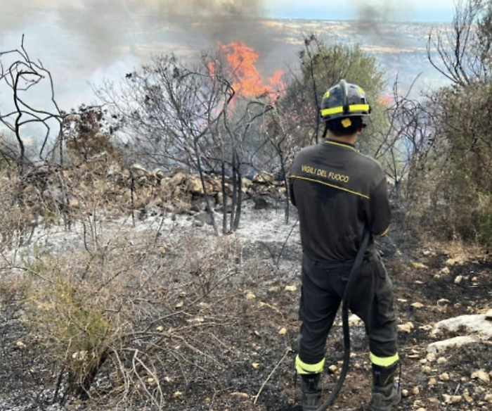 Ragusa in movimento: "Sdegno e preoccupazione per i continui incendi che devastano il territorio agricolo"