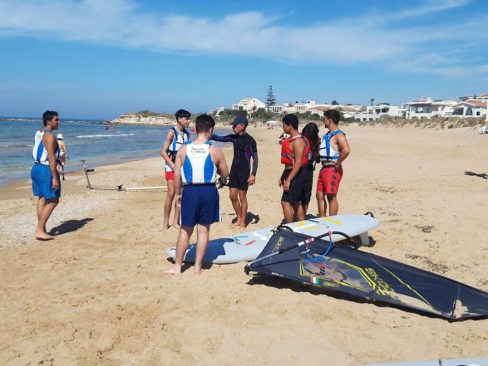 Santa Croce, conclusi i corsi di vela e windsurf al Cvk