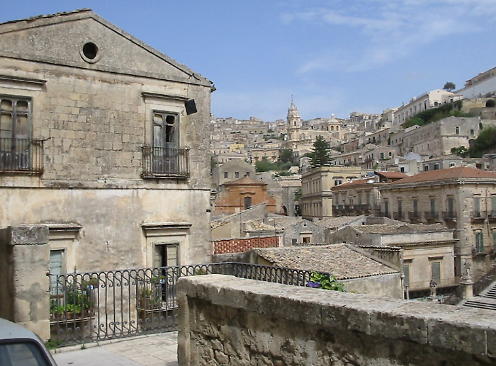 Trasporto pubblico e gestione strisce blu a Modica, il comitato non fa sconti