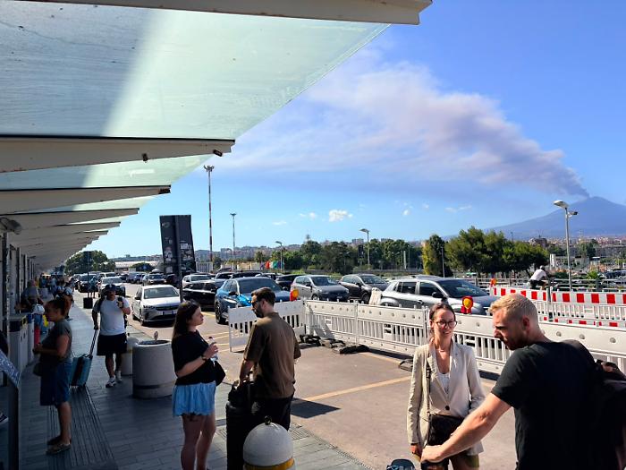 Aeroporto di Catania eruzione Etna Cenere