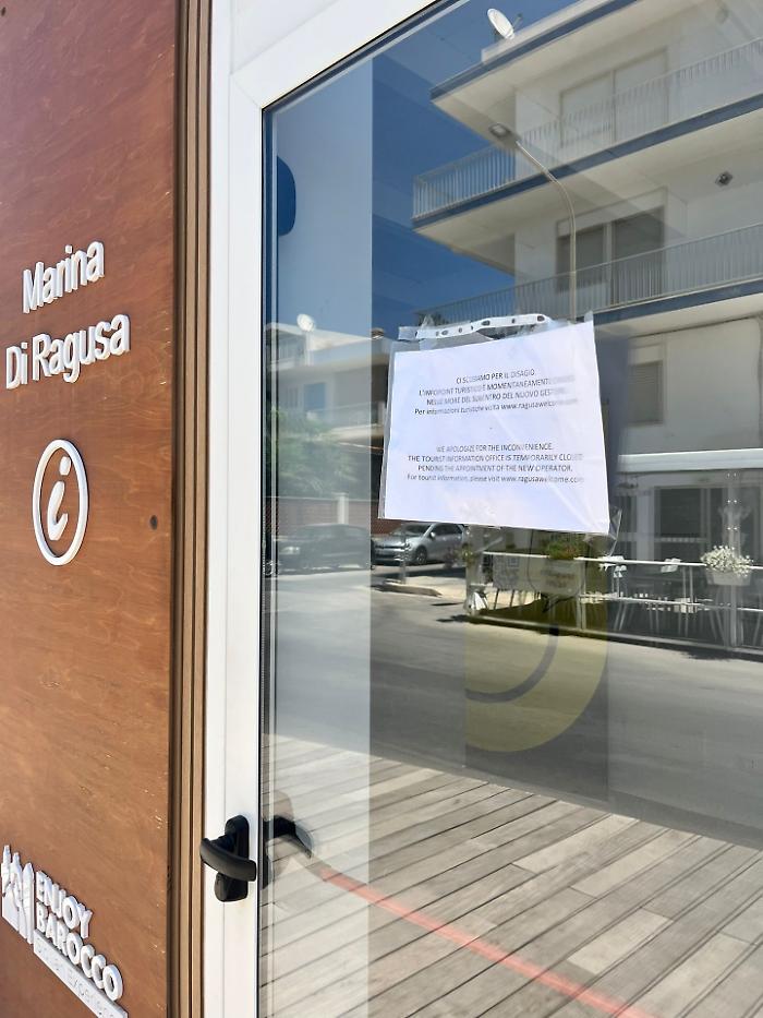 "Infopoint turistici chiusi a Marina di Ragusa e al castello di Donnafugata, cos&igrave; non va"