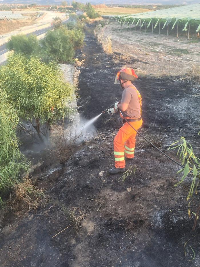 Chiaramonte, incendio in contrada Dicchiara: la protezione civile evita il peggio