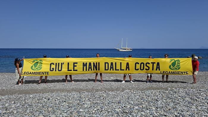La guerra persa contro il mare: le coste siciliane inghiottite dal cemento 