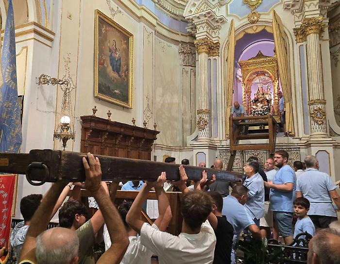 Giarratana, molto emozionante il rito della "scinnuta" della patrona Maria Ss. della Neve
