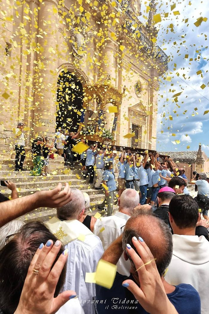 Giarratana e la Madonna della neve: tra fede, solidariet&agrave; e musica