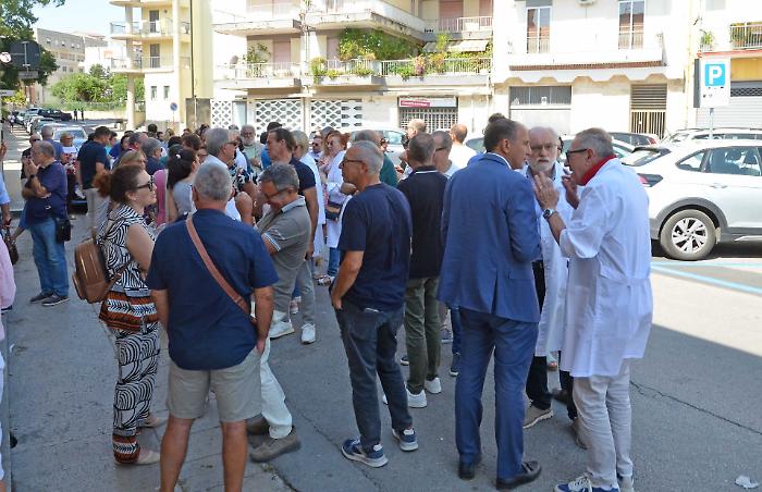 Sciopero dei medici di famiglia a Ragusa, numerose presenze al sit in