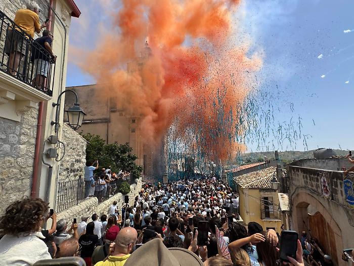 Madonna della neve a Giarratana, uno spettacolo di colori