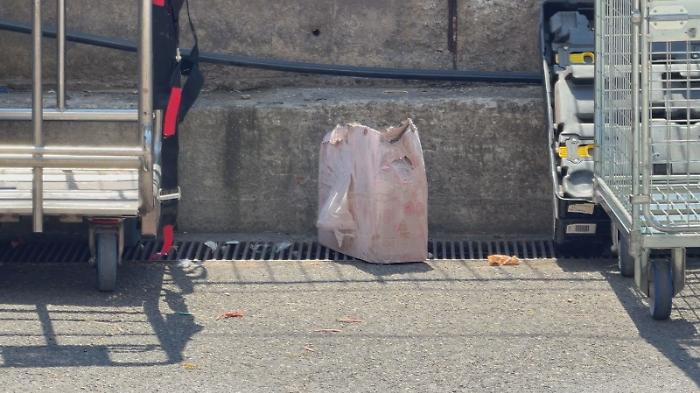 Acireale, matrimonio da incubo prima del "s&igrave;": la partecipazione di nozze va in fiamme alle Poste