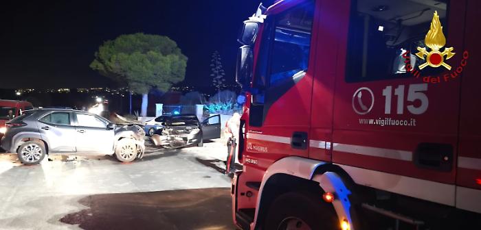 Scontro nella notte sulla Sp 63 a Donnalucata: cinque persone in ospedale