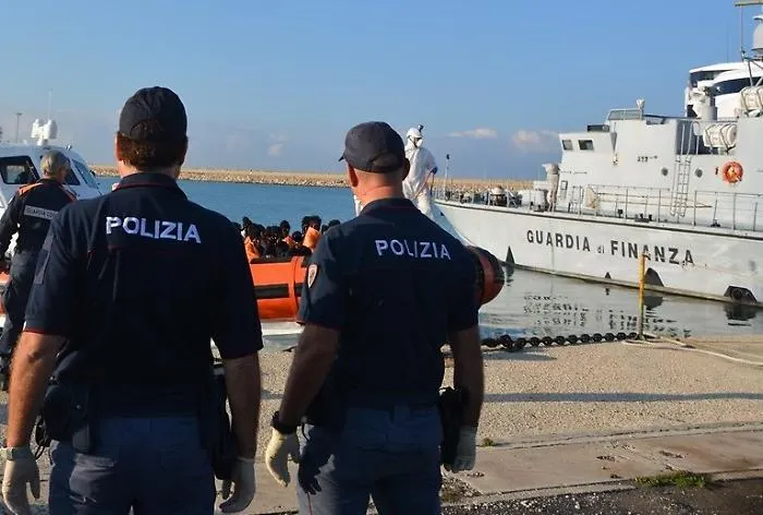 Porto di Pozzallo, fermati due presunti scafisti