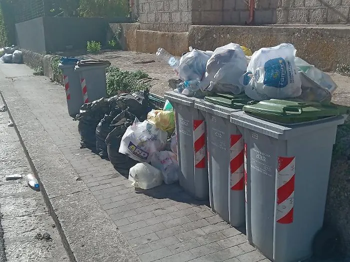 Ragusa, i residenti: "Via Galeno &egrave; cos&igrave; da settimane"