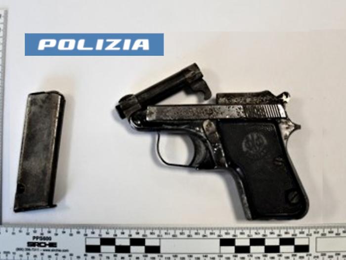 Spaccio di droga e ricettazione di armi: due arresti della polizia