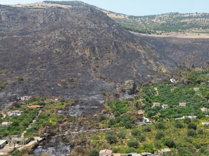 "Un incendio cos&igrave; non si vedeva da vent'anni". Cenere e rabbia, cosa resta di Montagna Longa