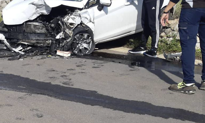 Sampieri, due auto si sono scontrate in modo violento: due feriti